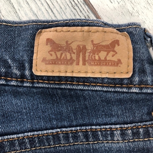 Levi’s Cuffed Capri/Crop Mid-Rise Jeans 4 - Picture 10 of 12